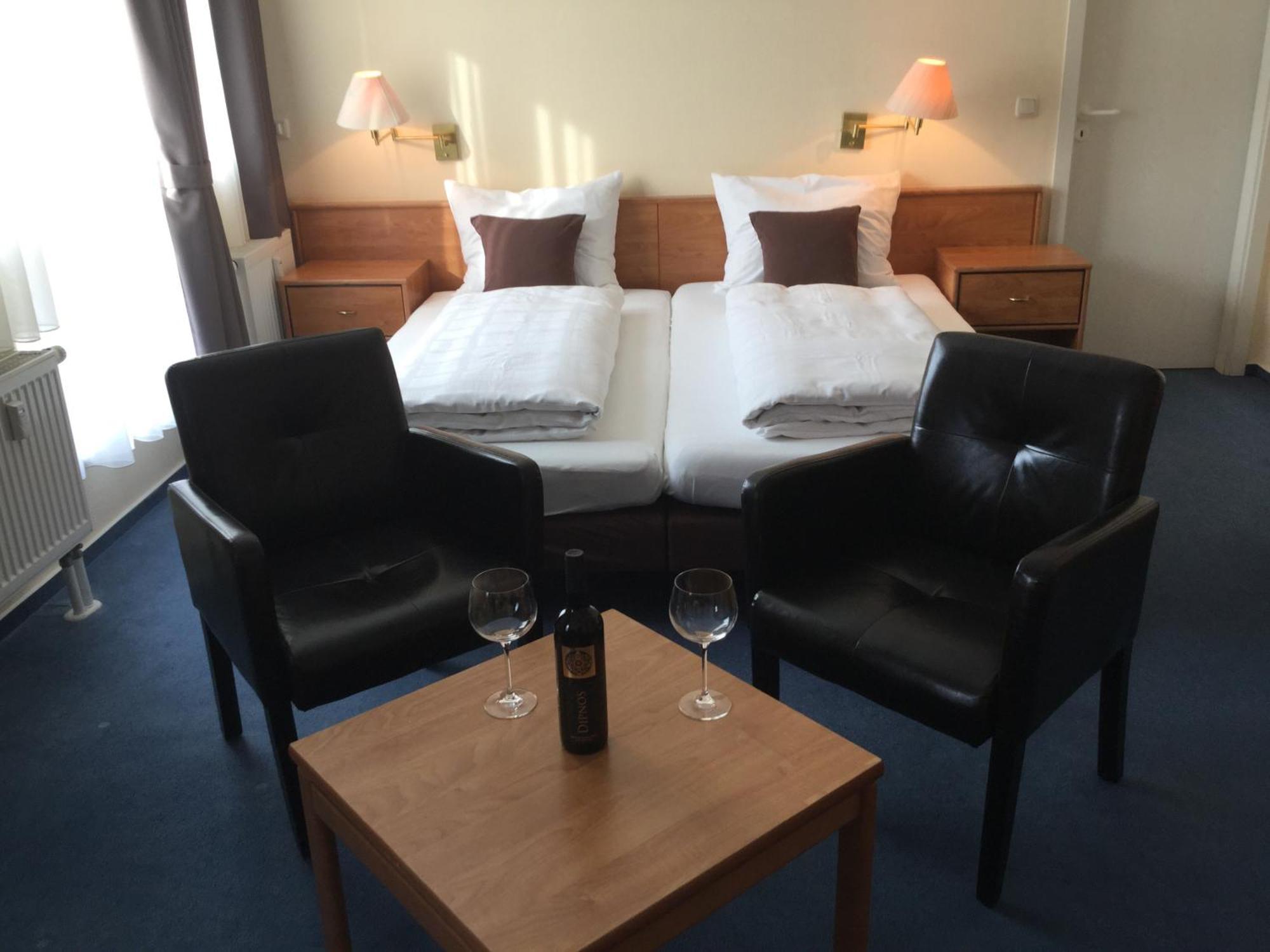 Sunibel Inn Reinheim Bagian luar foto