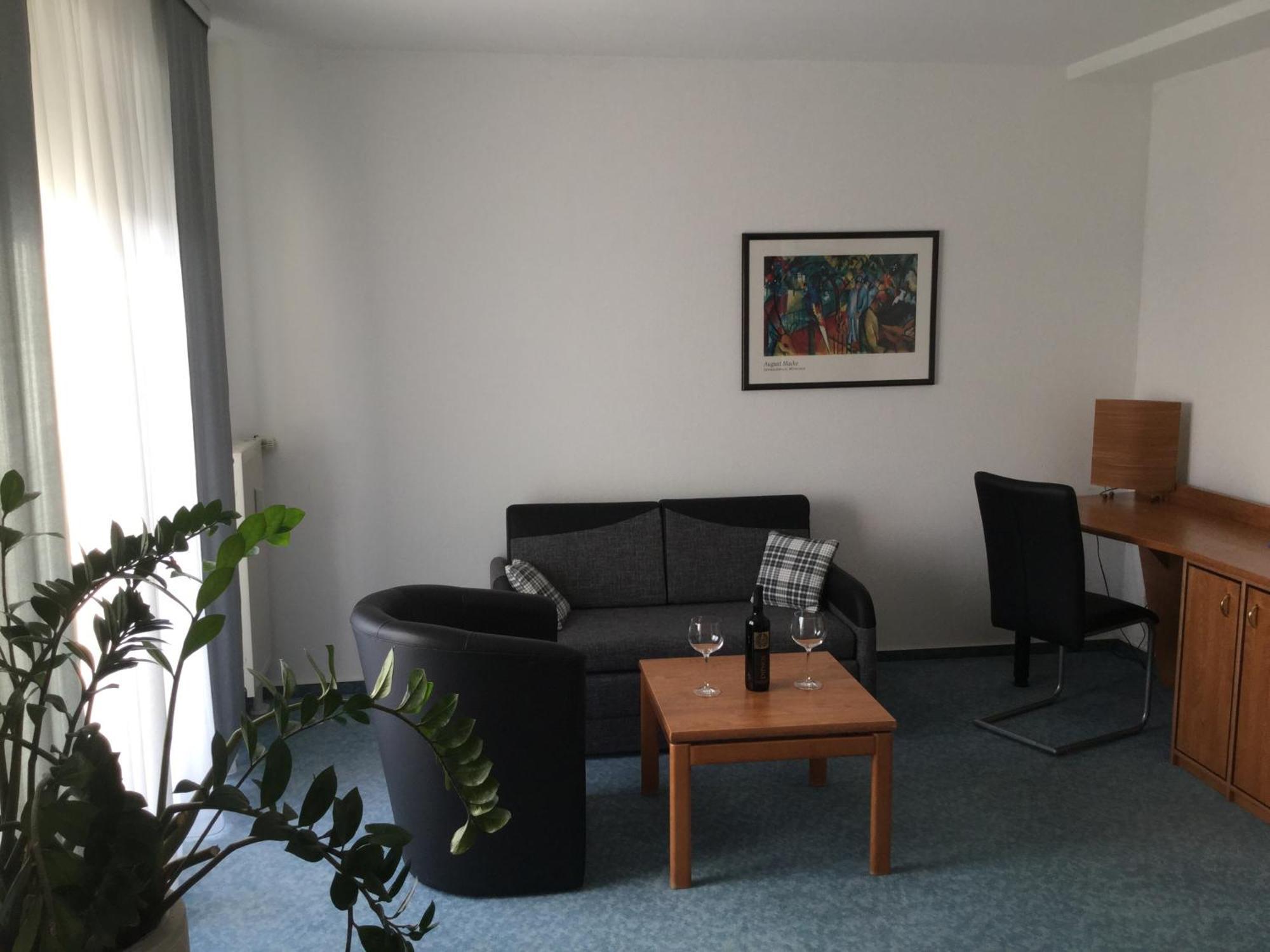 Sunibel Inn Reinheim Bagian luar foto