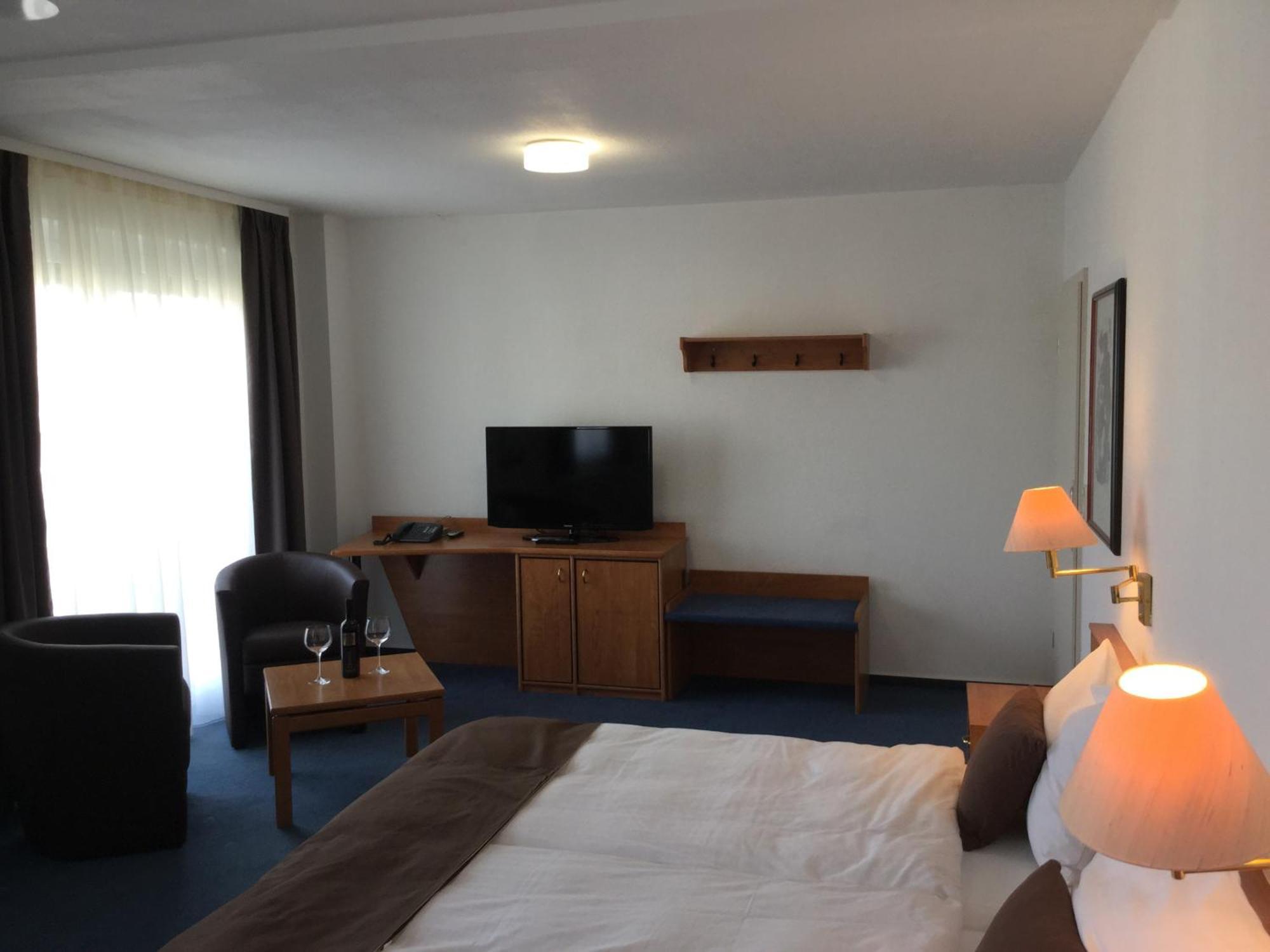 Sunibel Inn Reinheim Bagian luar foto