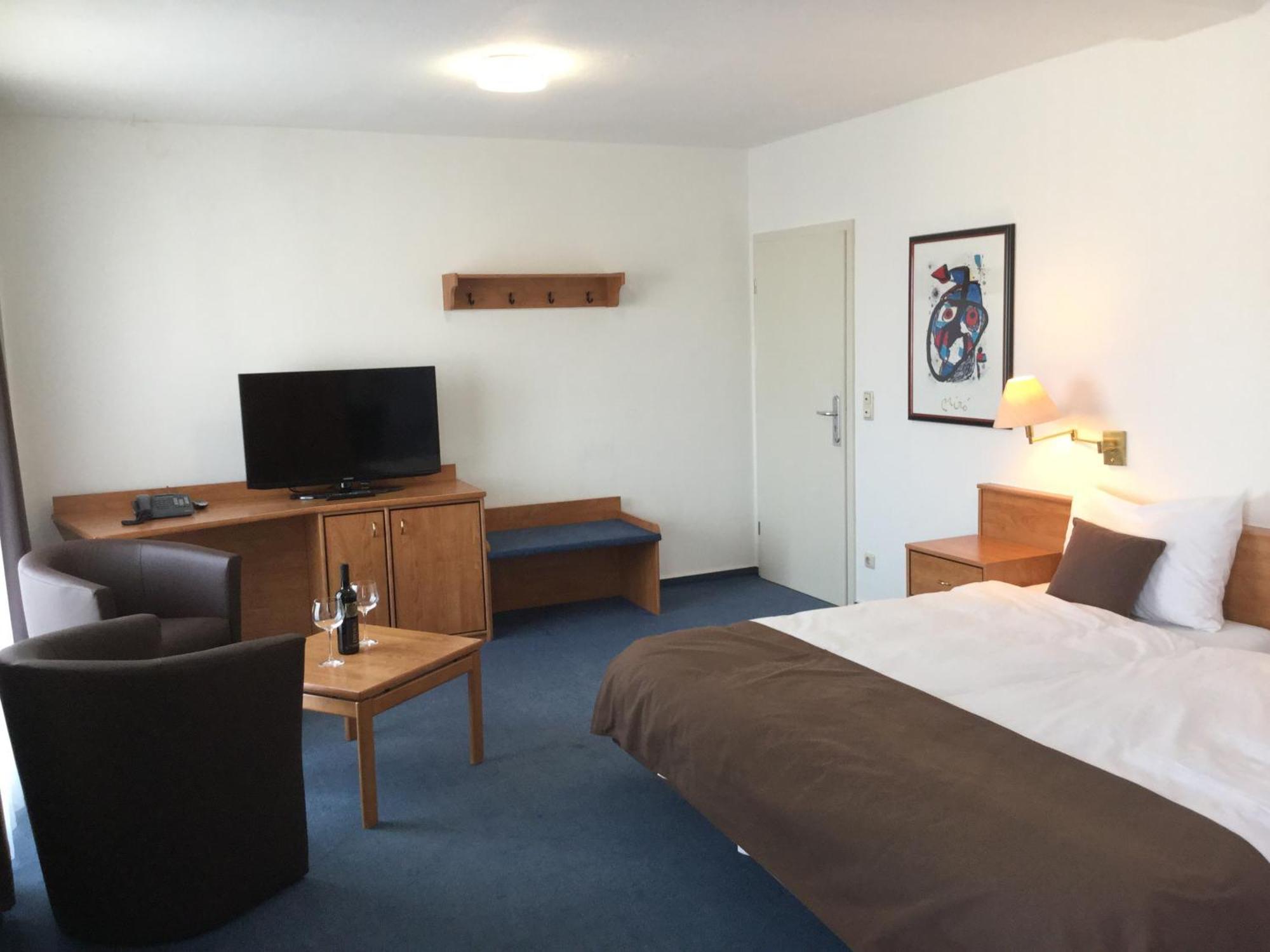 Sunibel Inn Reinheim Bagian luar foto
